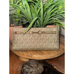 Michael kors carson wallet